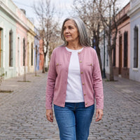 Cardigan Escote Redondo con Bolsillos Falsos Rosado lifestyle