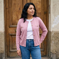 Cardigan Escote Redondo con Bolsillos Falsos Rosado lifestyle