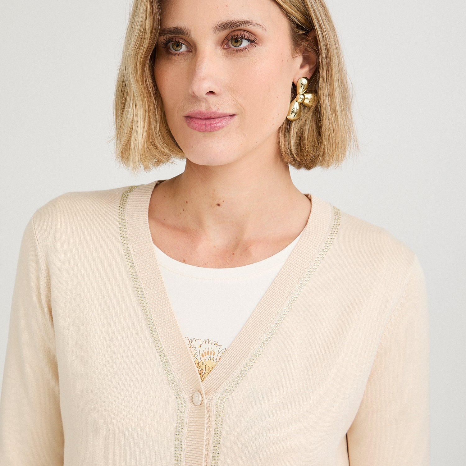 Cardigan con Aplicación de Strass Beige