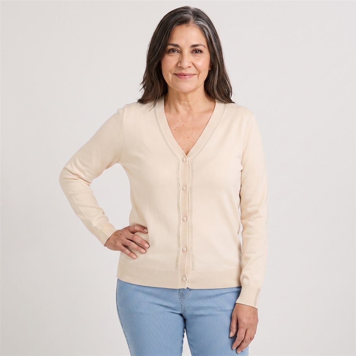 Cárdigan con Aplicación de Strass Beige en modelo adulta