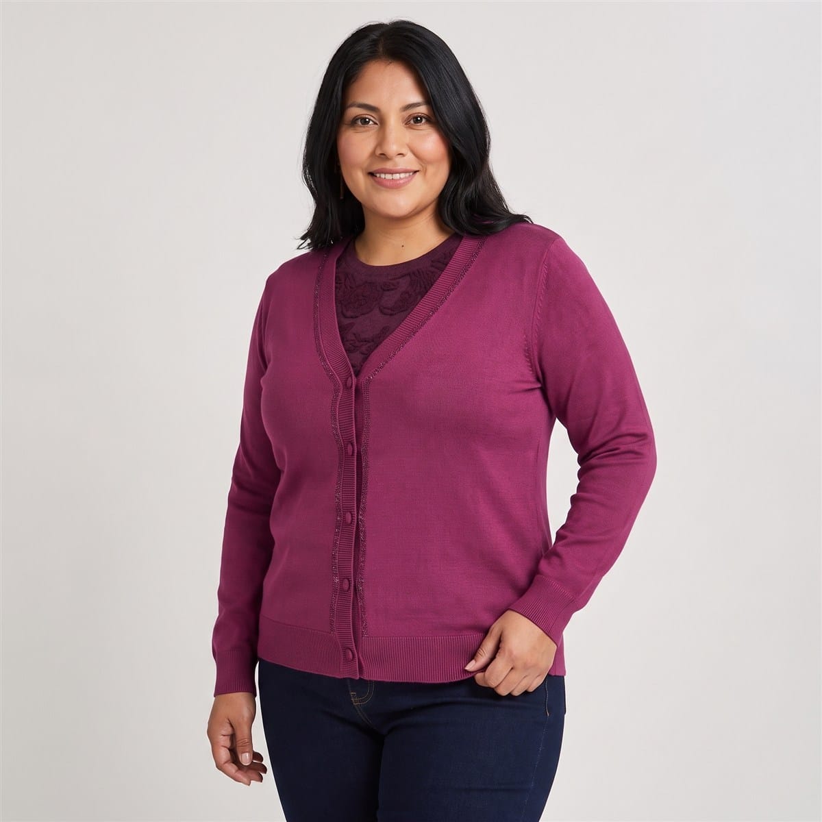 Cárdigan con Aplicación de Strass Morado en modelo plus size