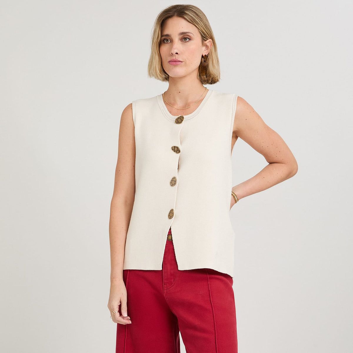 Cardigan sin Mangas con Botones Diseño Crudo
