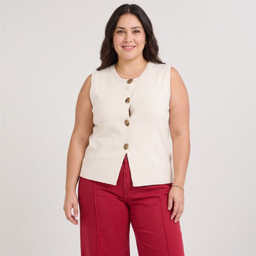 Cárdigan sin Mangas con Botones Diseño Crudo en modelo plus size