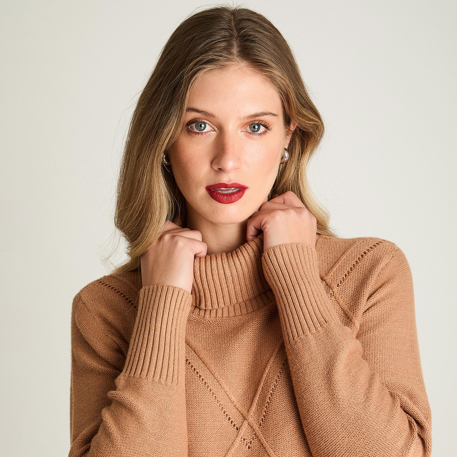 Sweater Manga Larga Cuello Alto Camel Lorenzo Di Pontti