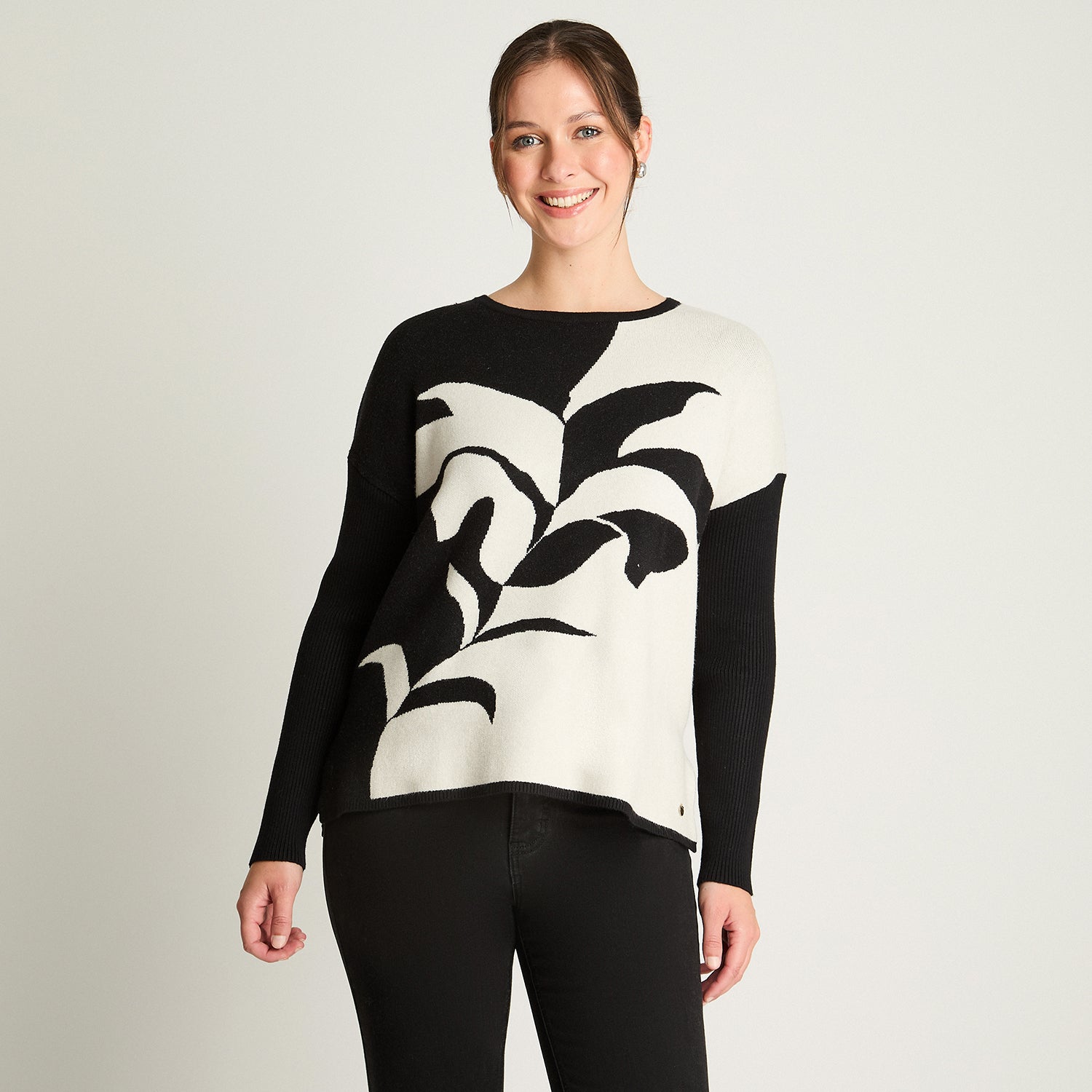 Tejido Jacquard Manga Larga Cuello Redondo Negro Curvi