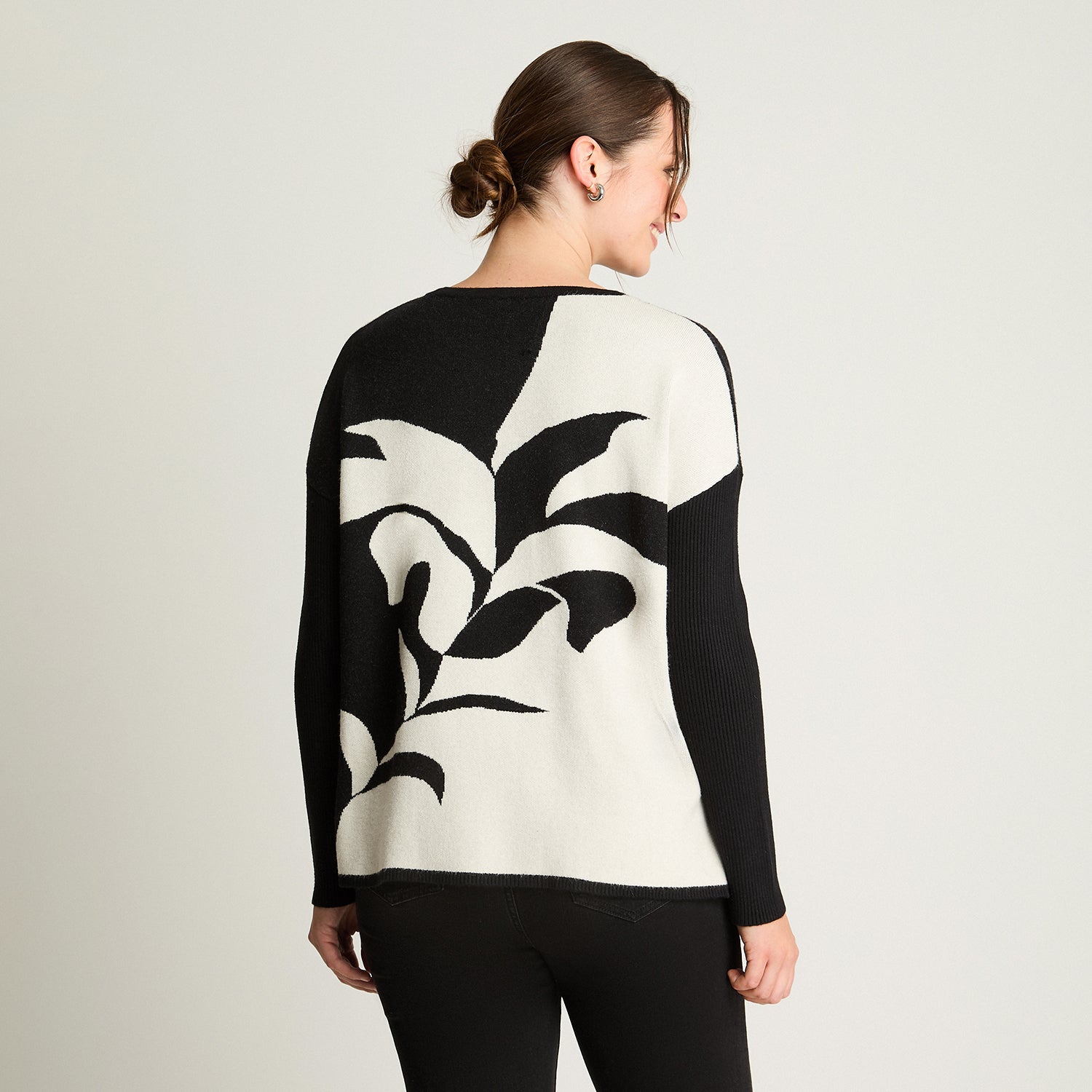 Tejido Jacquard Manga Larga Cuello Redondo Negro Curvi