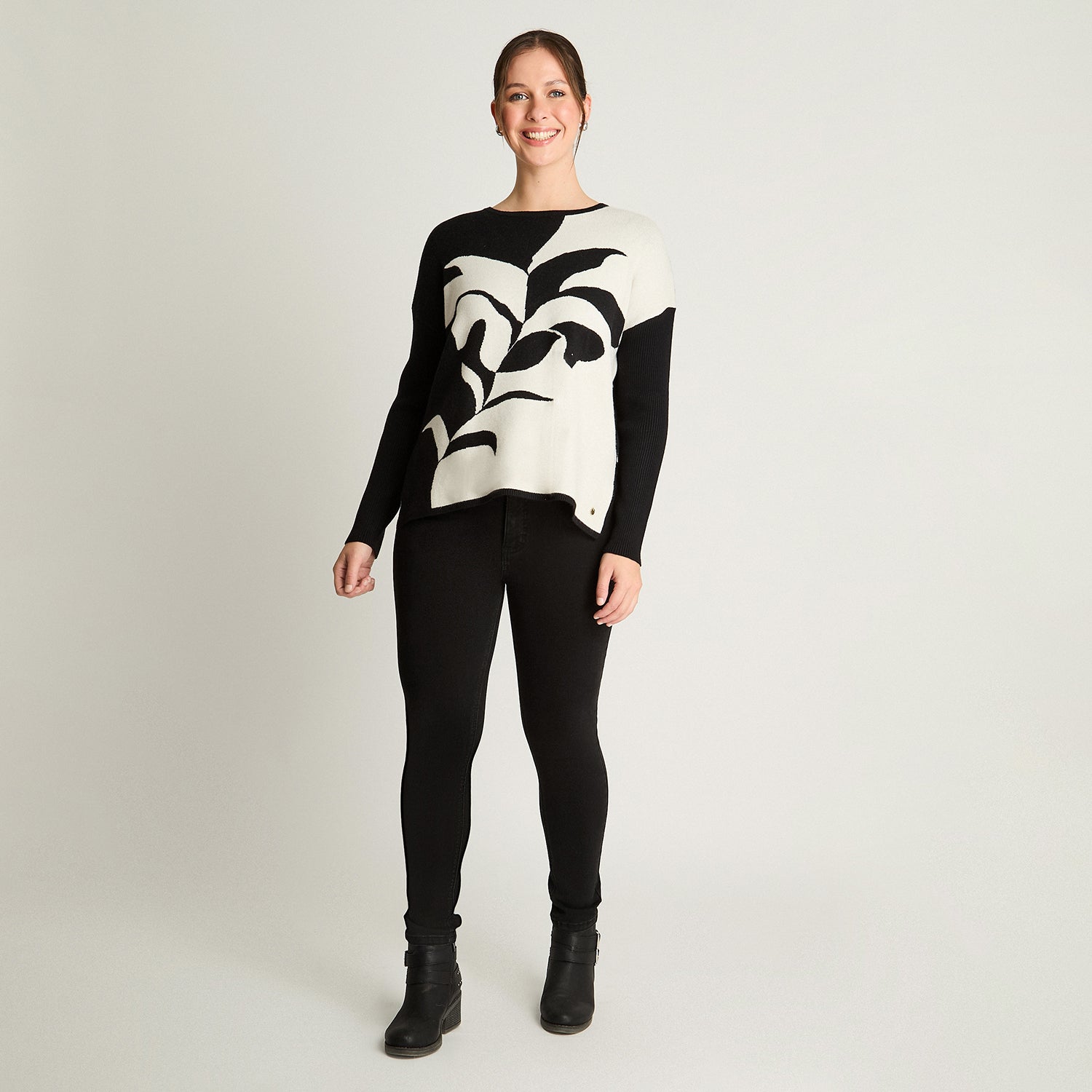Tejido Jacquard Manga Larga Cuello Redondo Negro Curvi