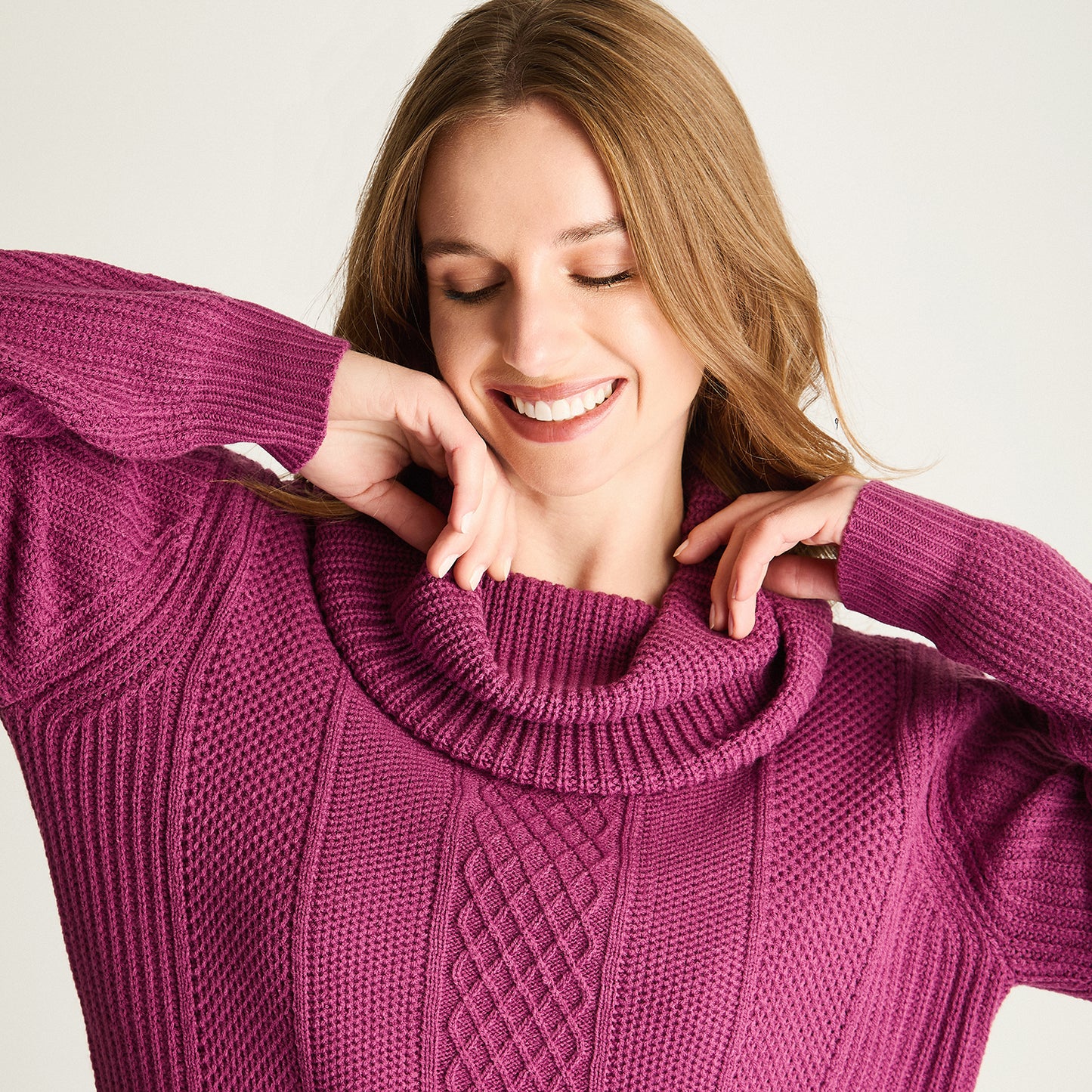 Sweater Cuello Bote Con Trenzado Magenta