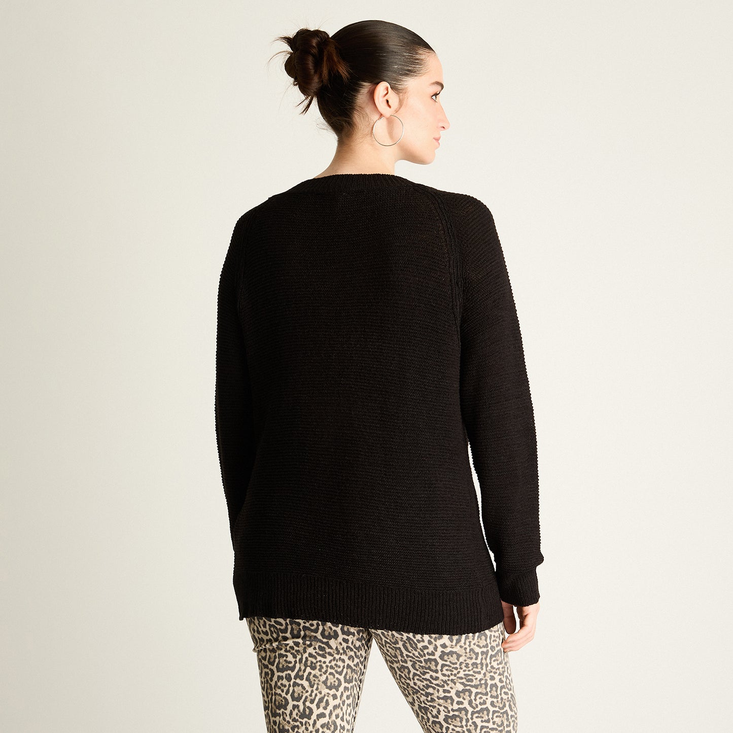 Sweater Negro Manga Larga Baja elasticidad Sin Forro Calce Normal