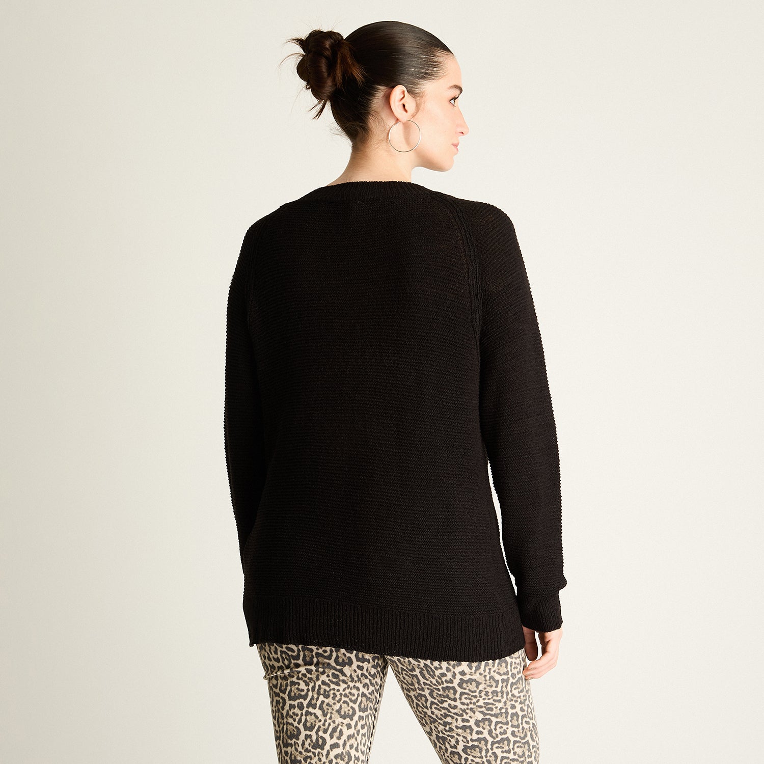 Sweater Negro Manga Larga Baja elasticidad Sin Forro Calce Normal
