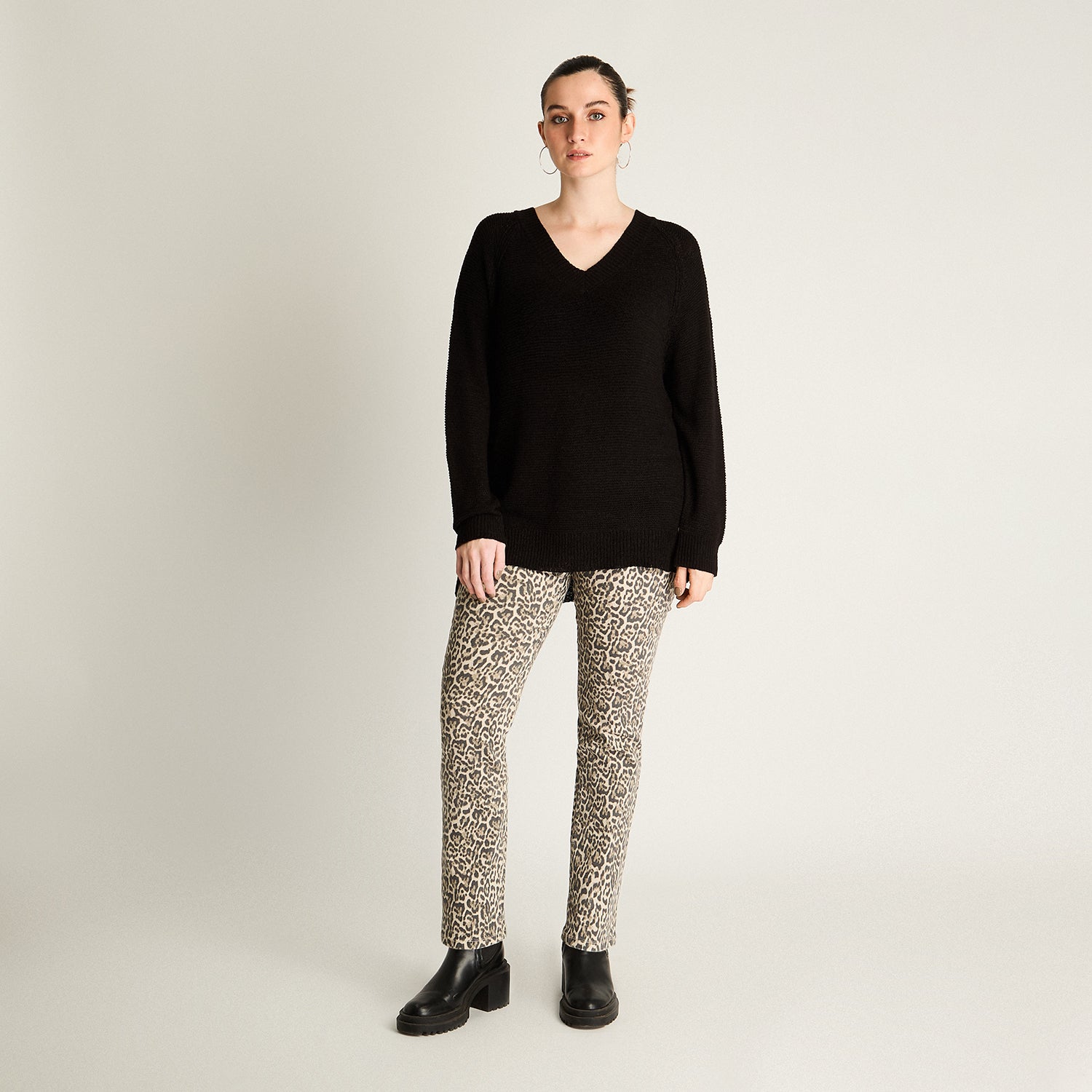 Sweater Negro Manga Larga Baja elasticidad Sin Forro Calce Normal