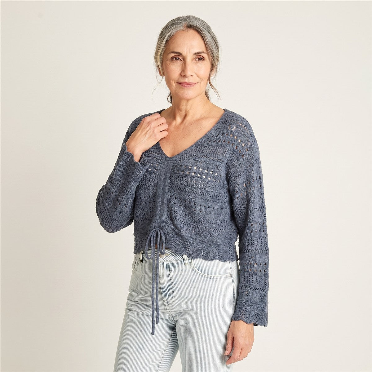 Sweater Azul Tejido Calado en modelo adulta