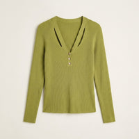 Sweater Pistacho Escote V con Cut Out en plano