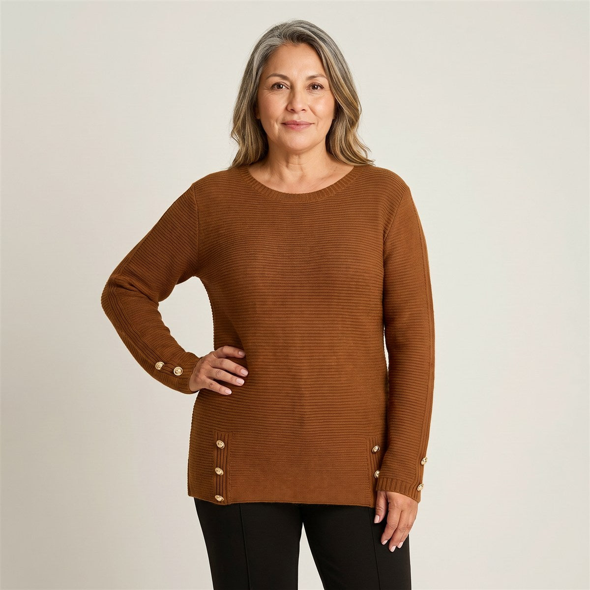 Sweater Toffee con Botones Dorados en Puños y Bajo en Tejido en modelo adulta