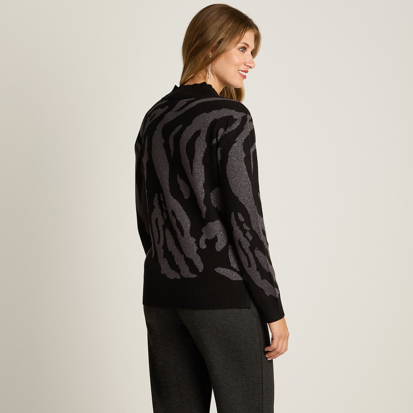 Sweater Negro Manga Larga Elasticidad Media Sin Forro Calce Normal Tela Tejido
