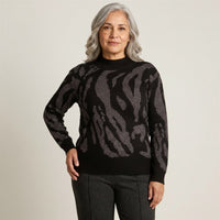 Sweater Negro con Estampado Animal Print y LÃºrex en modelo adulta