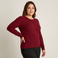 Sweater Rojo con Trenzado en Relieve y Botones Dorados en modelo plus size
