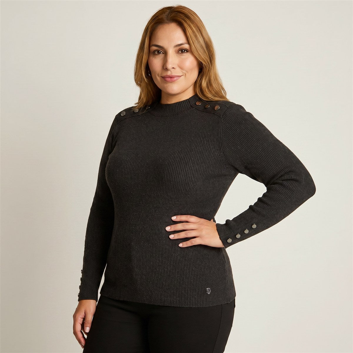Sweater Marengo Con Cuello Mock Y Botones En Hombro Y PuÃ±o en modelo plus size