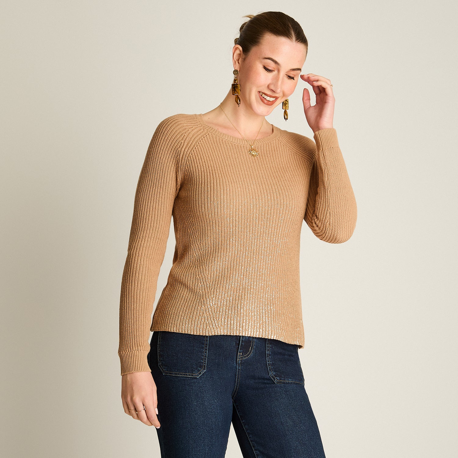 Sweater Camel Manga Larga Elasticidad Baja Sin Forro Calce Normal Tela Tejido