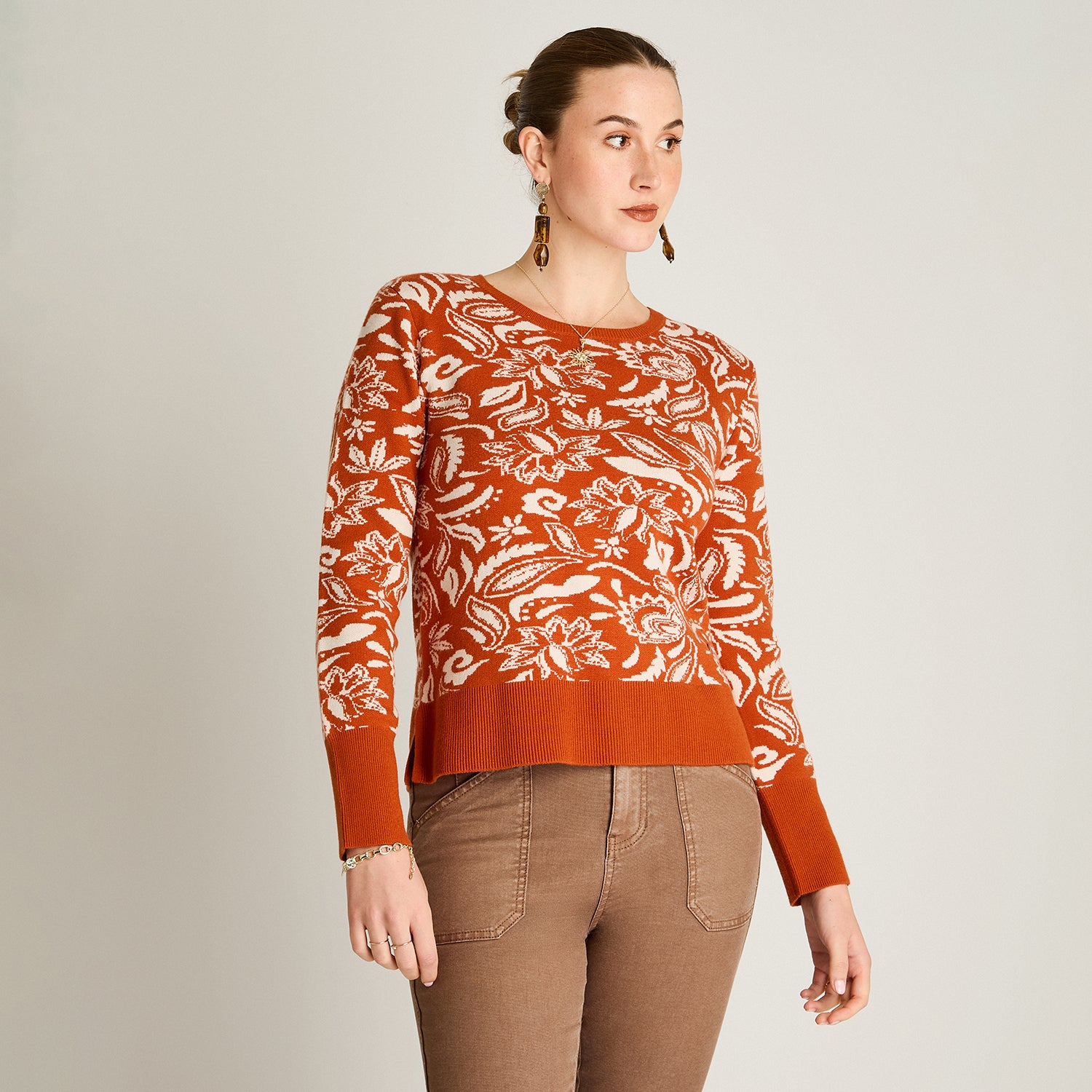 Sweater Terracota Manga Larga Elasticidad Baja Sin Forro Calce Holgado Tela Tejido