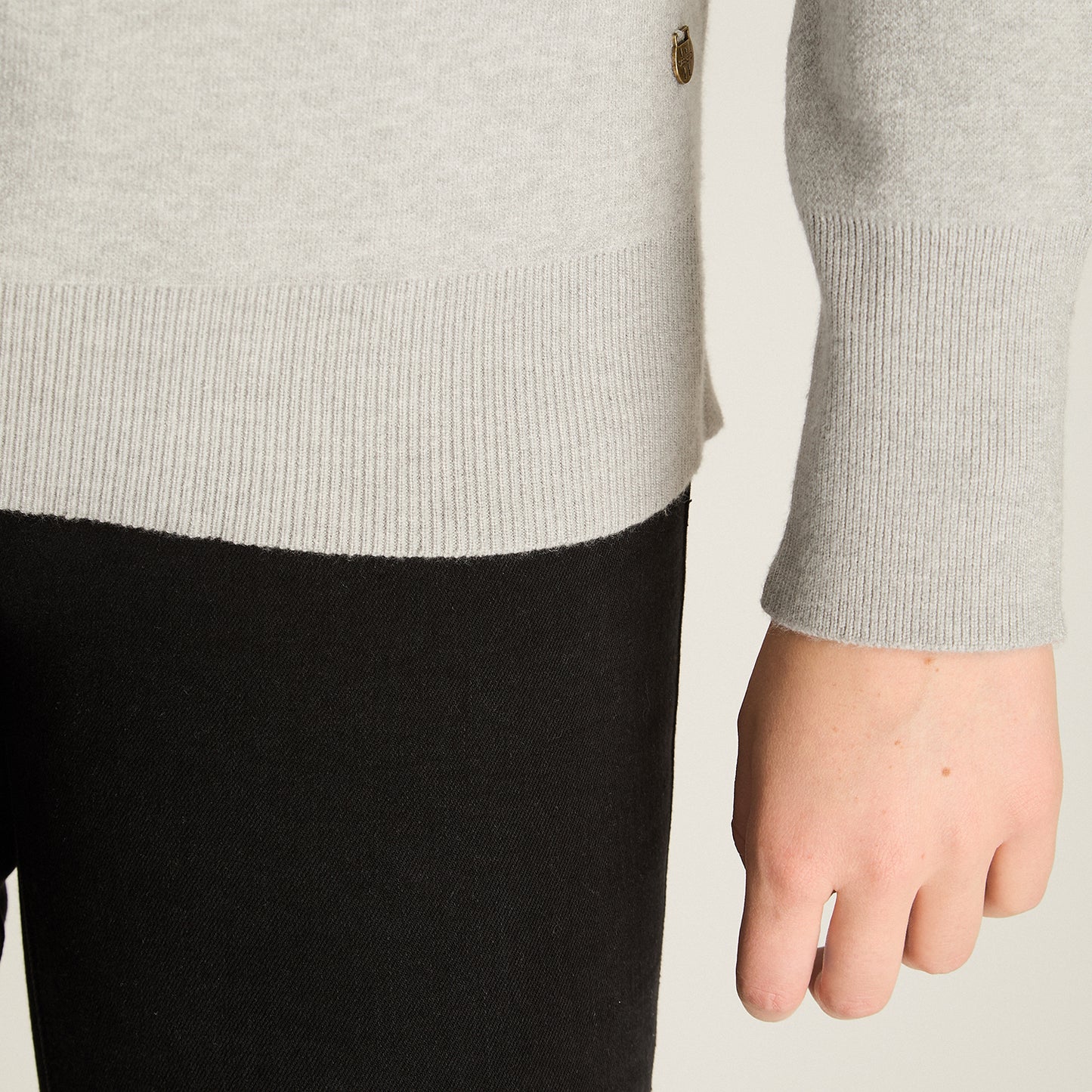 Sweater Gris Manga Larga Elasticidad Baja Sin Forro Calce Holgado Tela Tejido