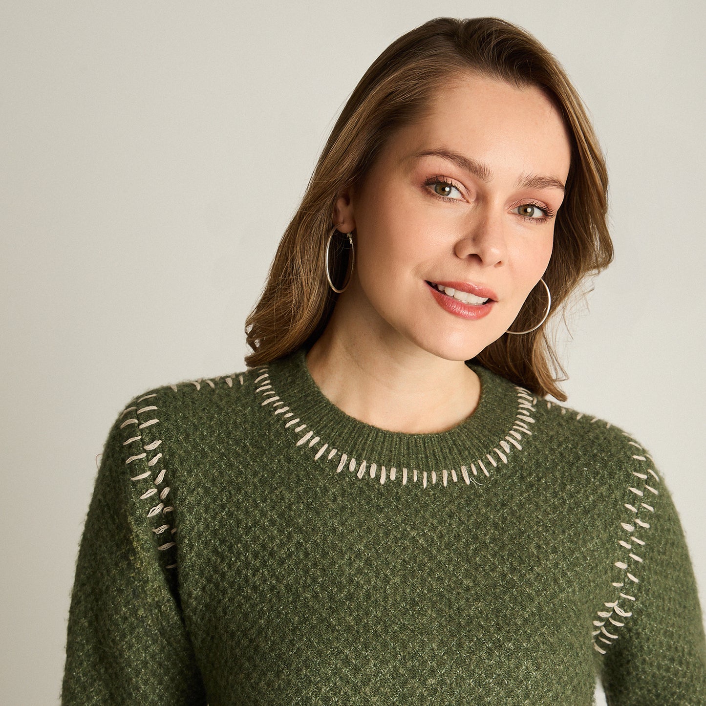 Sweater Olive Manga Larga Elasticidad Media Sin Forro Calce Normal Tela Tejido