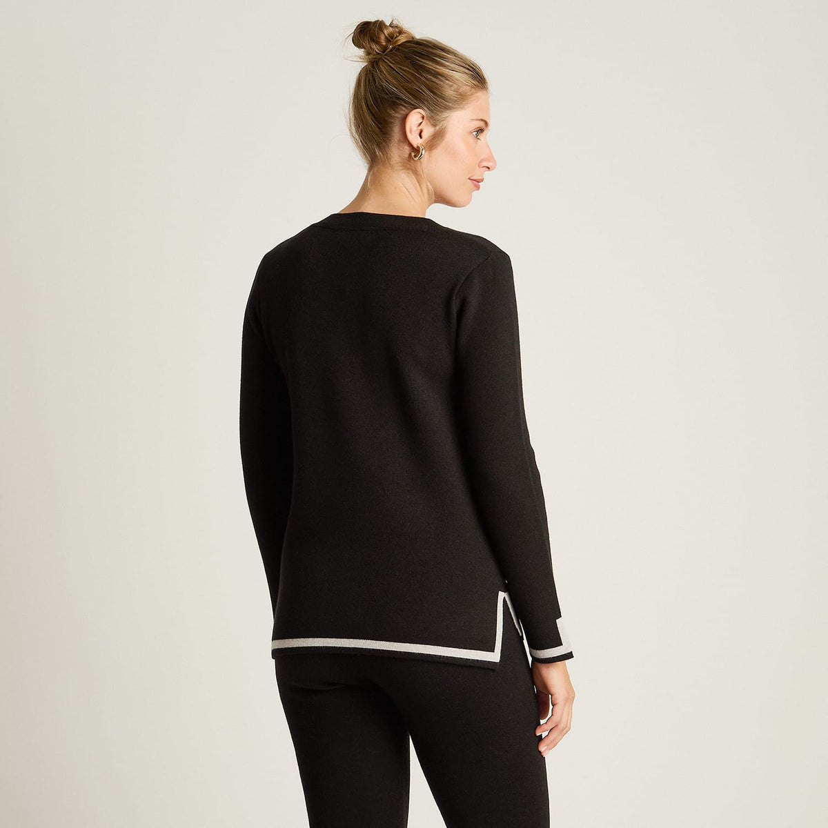 Sweater Negro Manga Larga Elasticidad Media Sin Forro Calce Normal Tela Tejido
