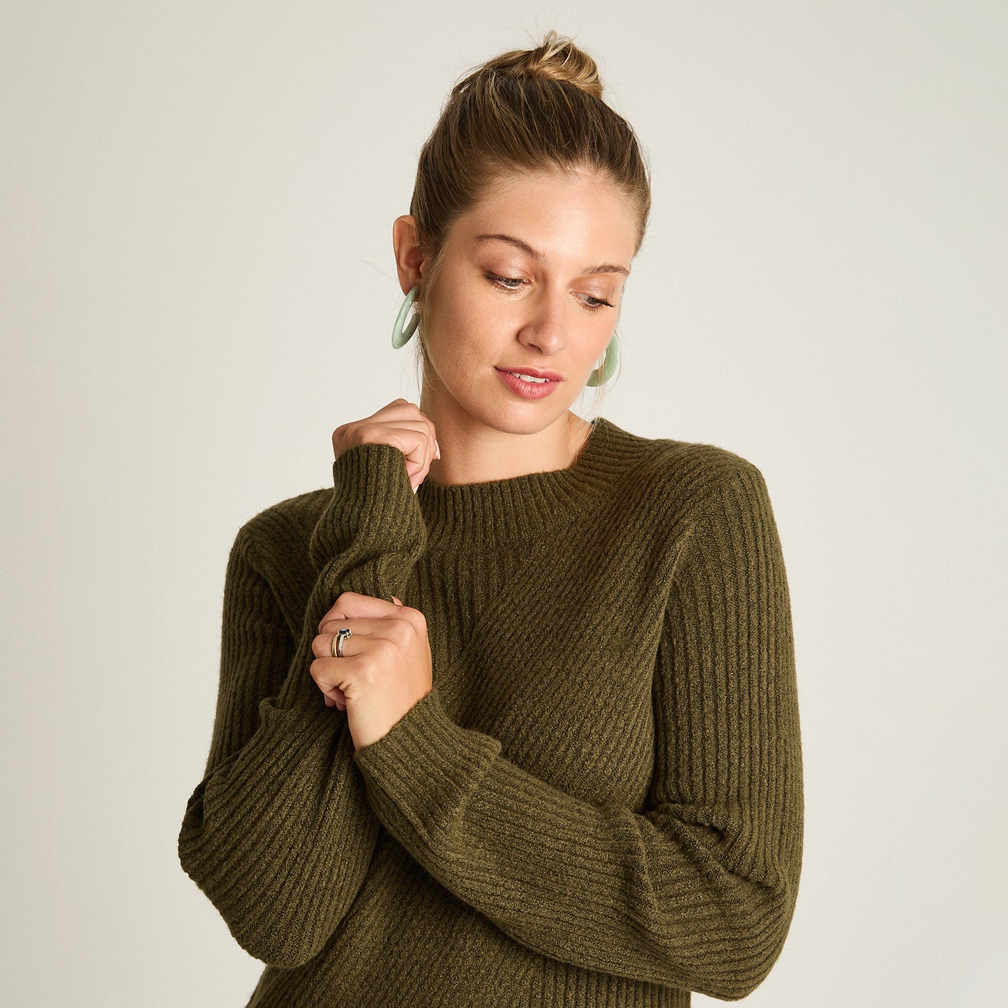 Sweater Verde Manga Larga Elasticidad Media Sin Forro Calce Normal Tela Tejido