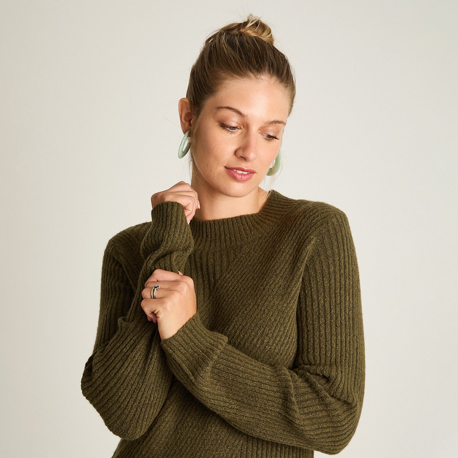 Sweater Verde Manga Larga Elasticidad Media Sin Forro Calce Normal Tela Tejido