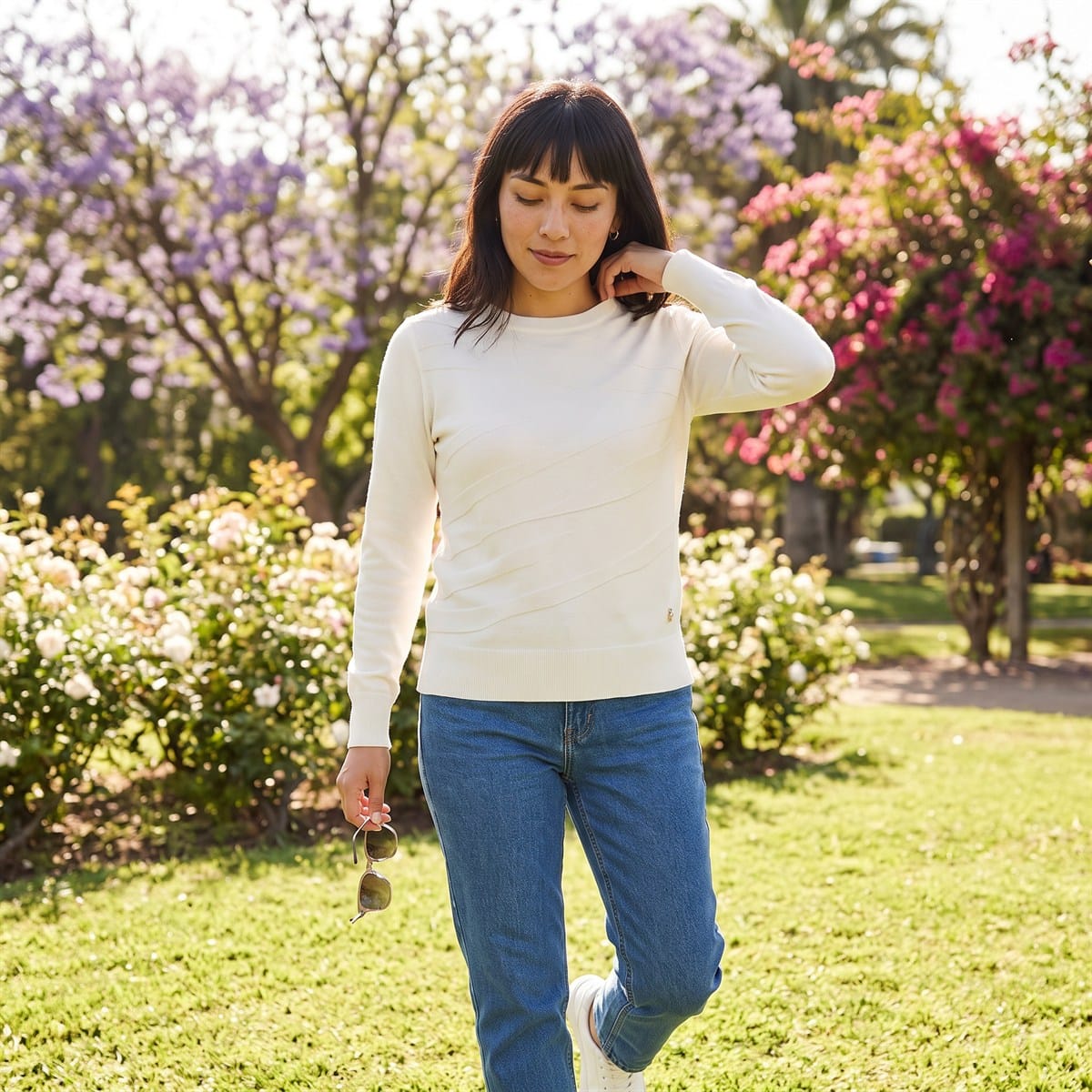 Sweater Escote Redondo con Lurex Crudo lifestyle