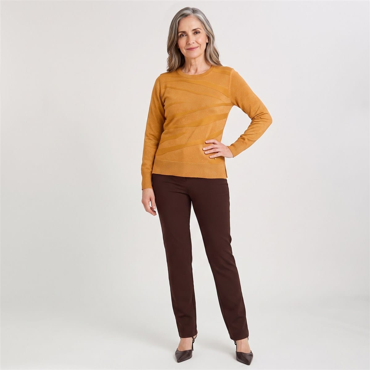 Sweater Escote Redondo con Lurex Mostaza en modelo adulta