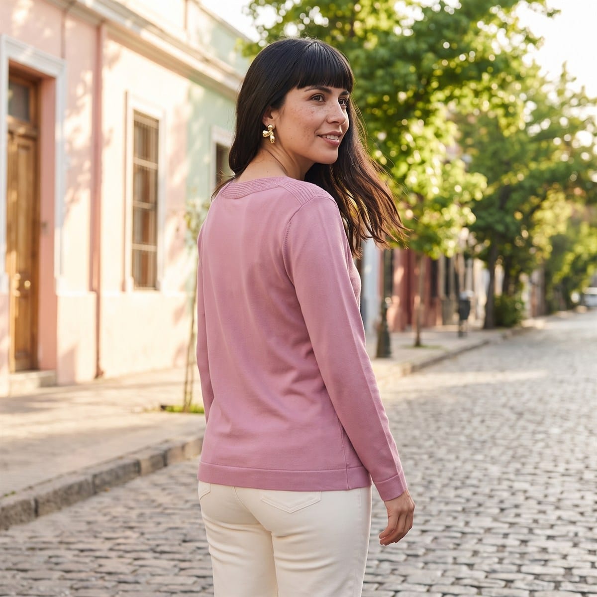Sweater con Aplicación de Strass Rosado lifestyle