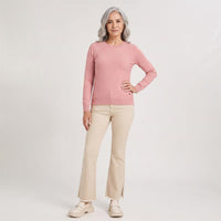 Sweater Escote Redondo con Diseño en Delantero Rosado en modelo adulta