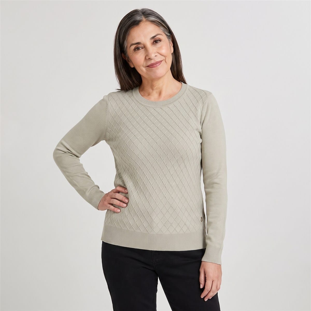 Sweater Escote Redondo con Diseño en Delantero Verde en modelo adulta