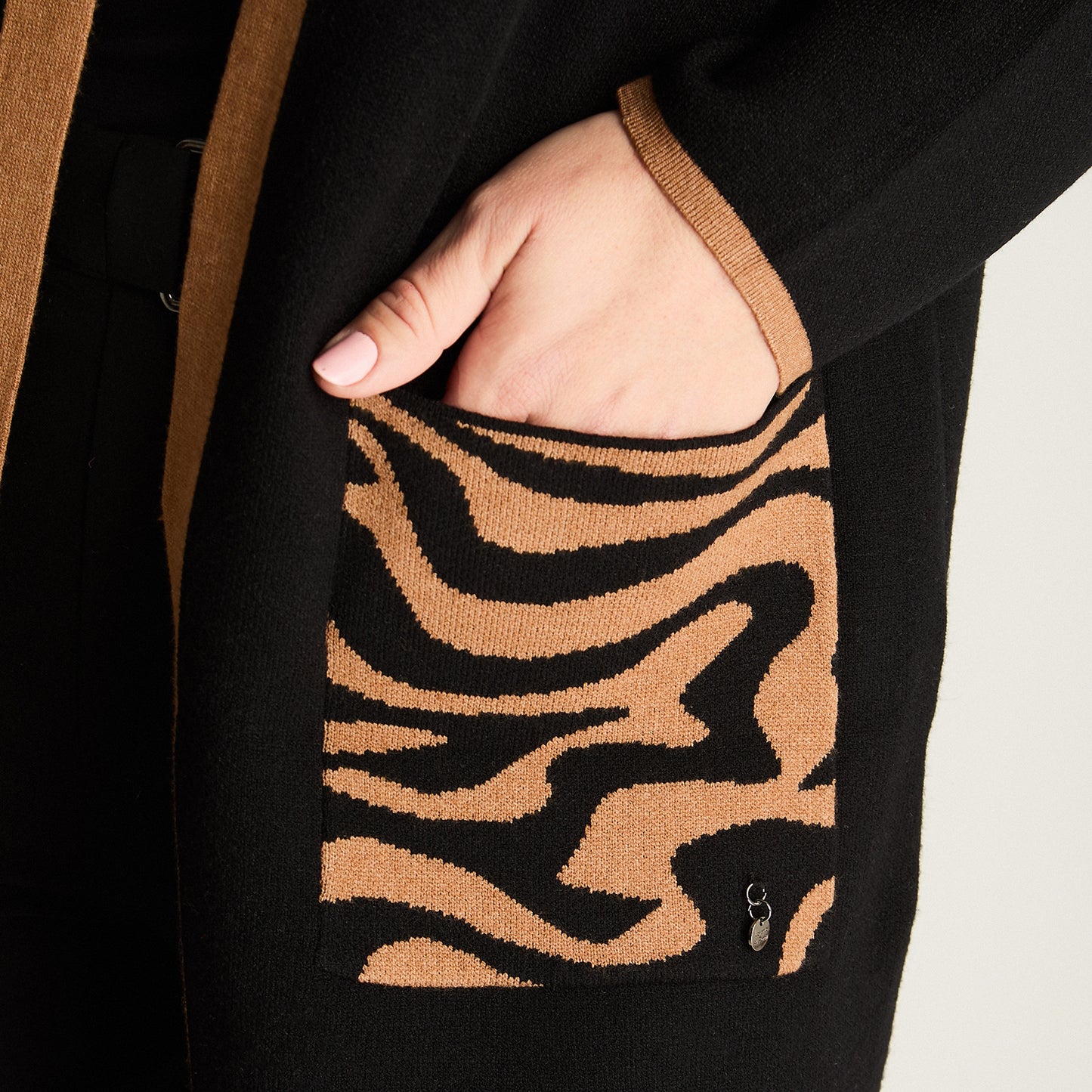 Tapado Tejido Manga Larga Cuello Camisero Bolsillo Print Negro