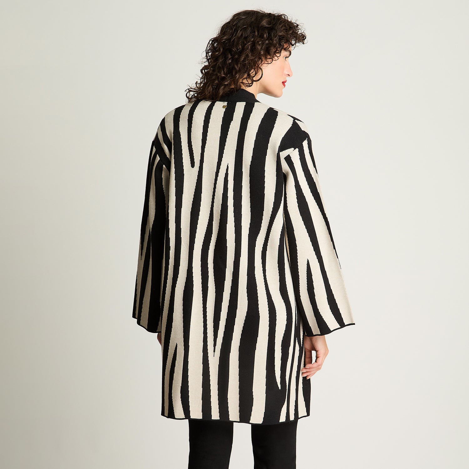 Tapado Manga Larga Jacquard Negro Curvi