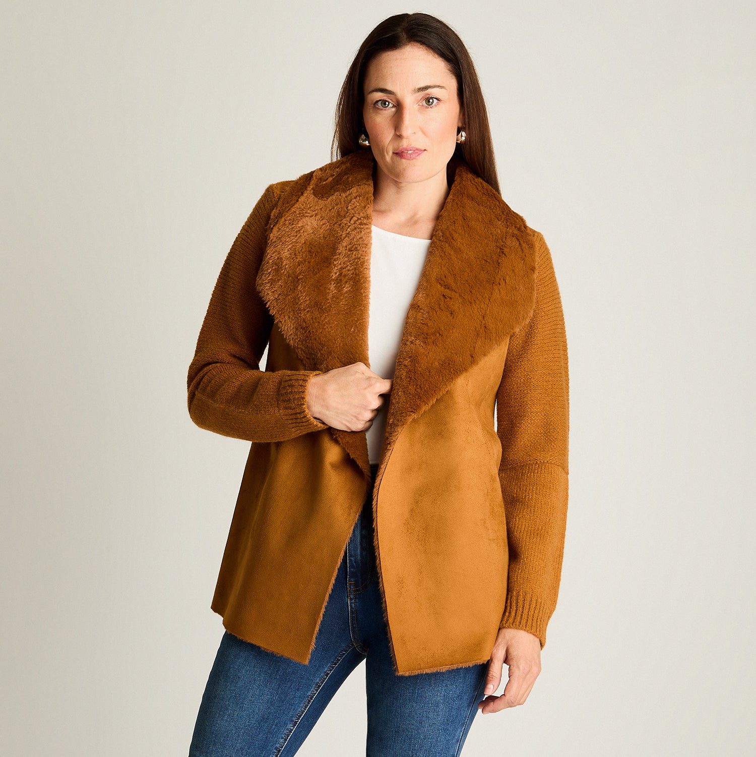 Tapado Mix Fabric Con Aplicación De Suede Bonded Manga Larga Camel