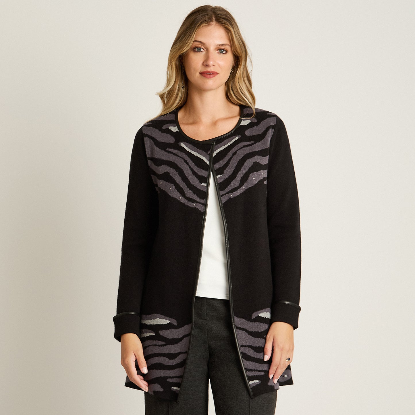 Tapado Negro Manga Larga Elasticidad Media Sin Forro Calce Normal Tela Tejido