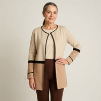 Tapado Beige con Detalles en Cuero SintÃ©tico en modelo adulta