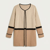 Tapado Beige con Detalles en Cuero Sintético en Tejido en plano