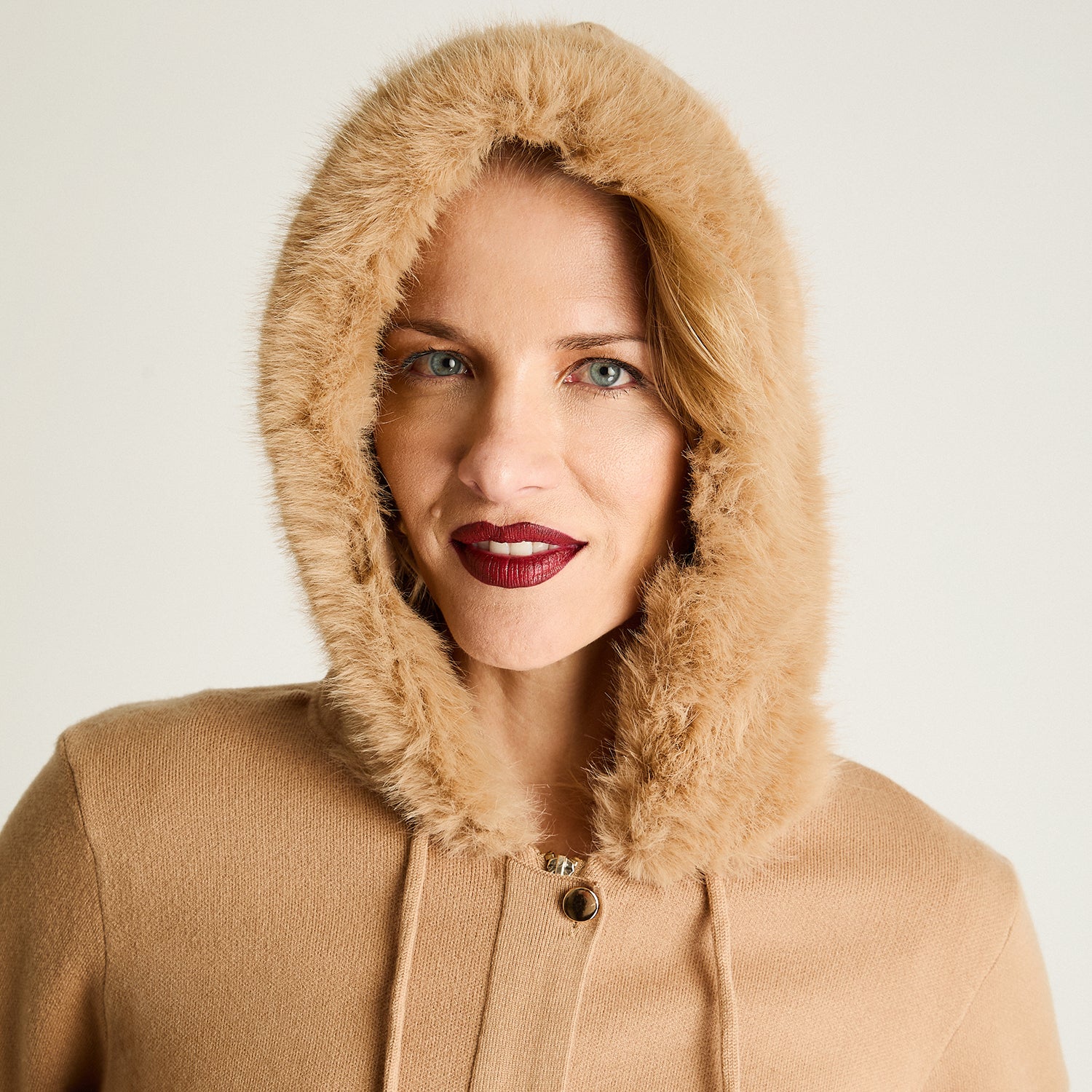 Tapado Manga Larga Tejido Con Gorro Y Cierre Camel