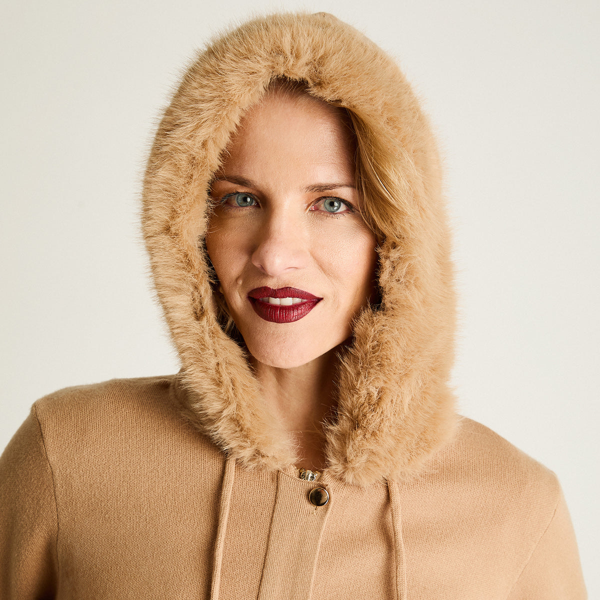Tapado Manga Larga Tejido Con Gorro Y Cierre Camel