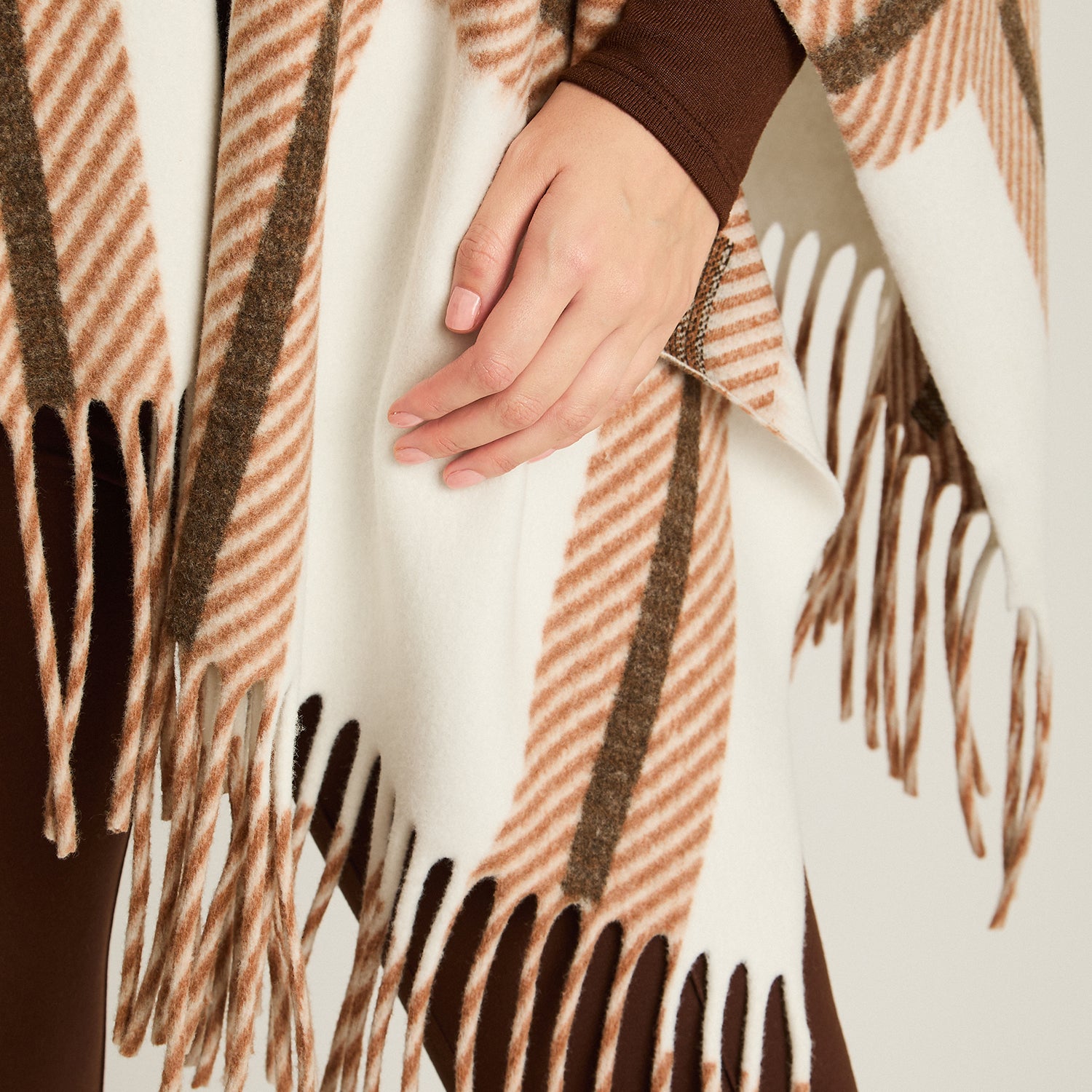 Poncho Beige No Aplica Elasticidad Media Sin Forro Calce Normal Tela Tejido