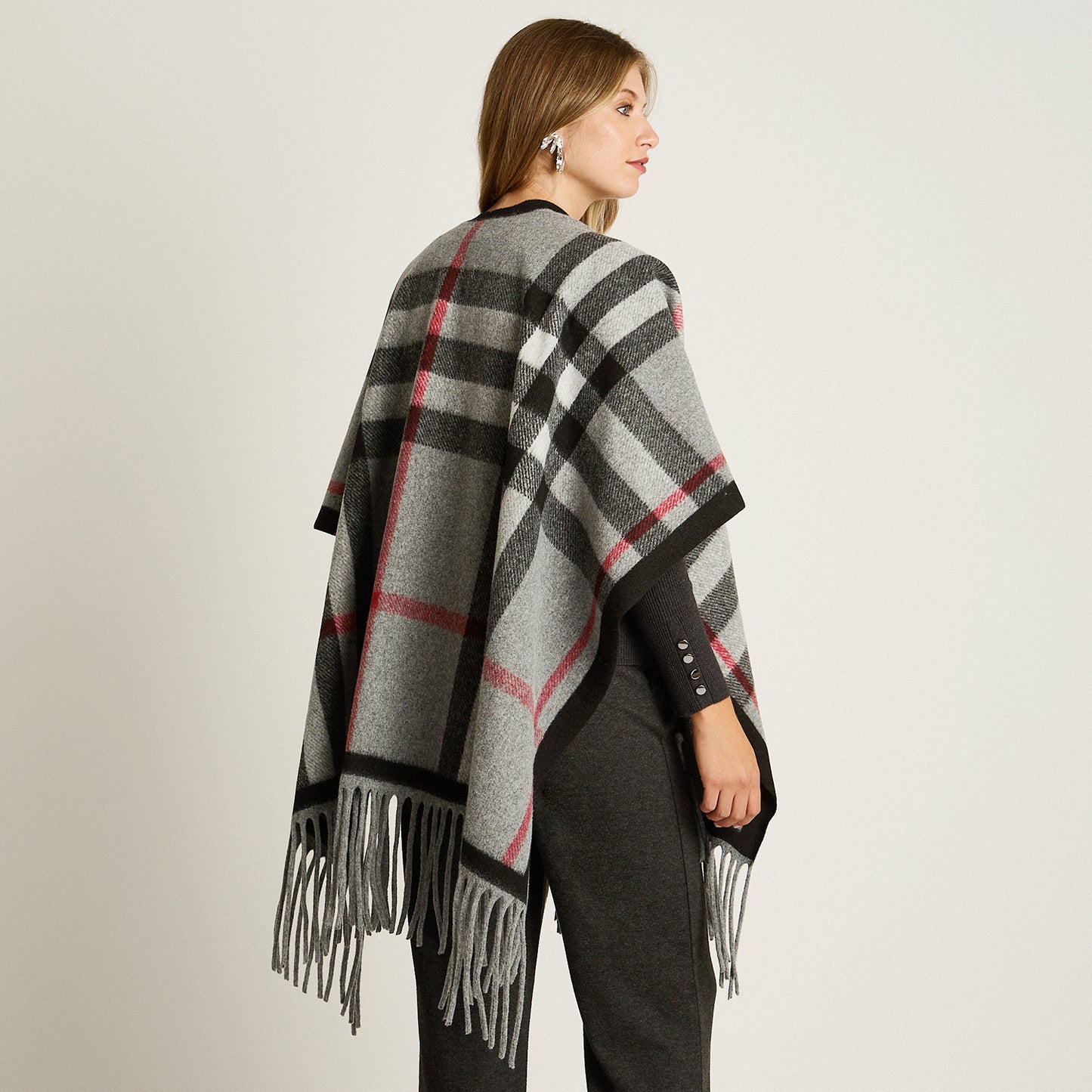Poncho Gris No Aplica Elasticidad Media Sin Forro Calce Normal Tela Tejido