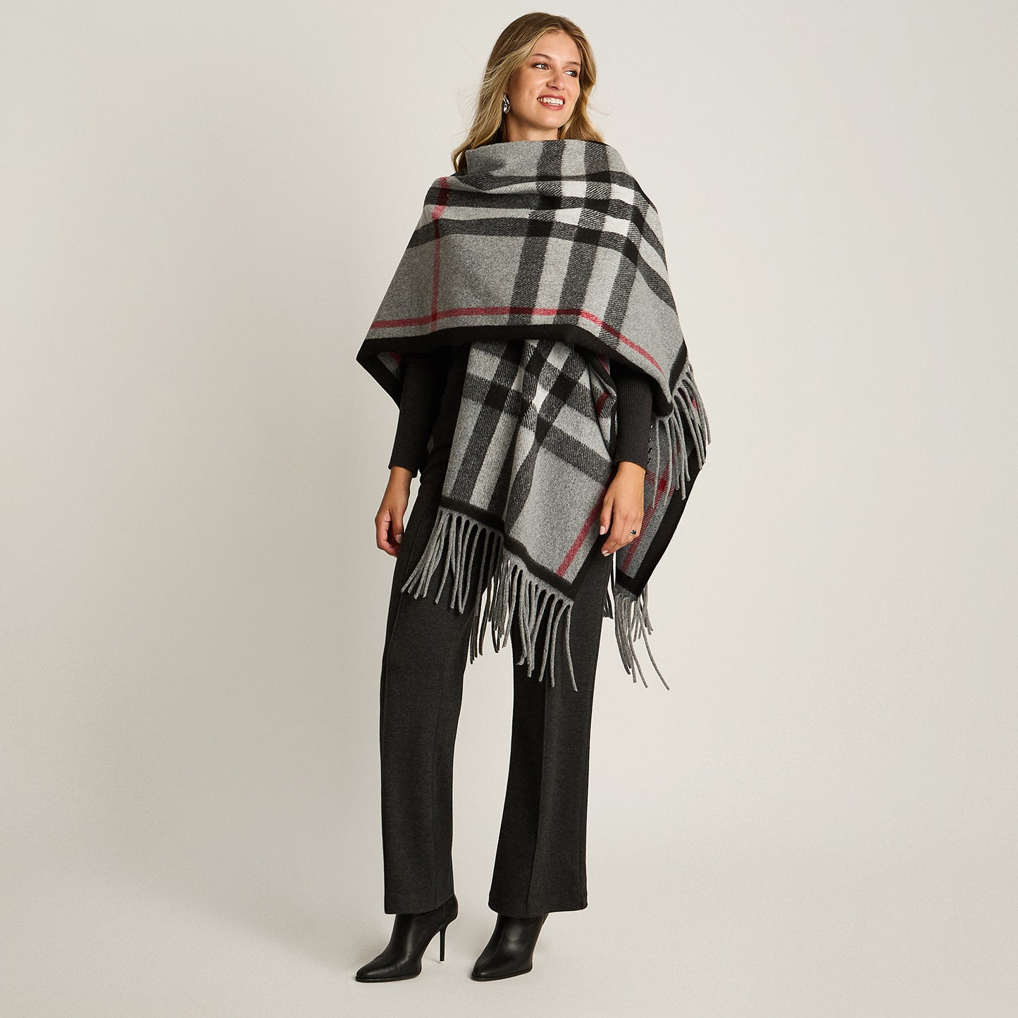 Poncho Gris No Aplica Elasticidad Media Sin Forro Calce Normal Tela Tejido