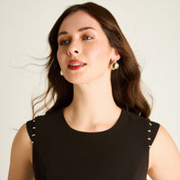 Vestido Negro con Detalles Metálicos