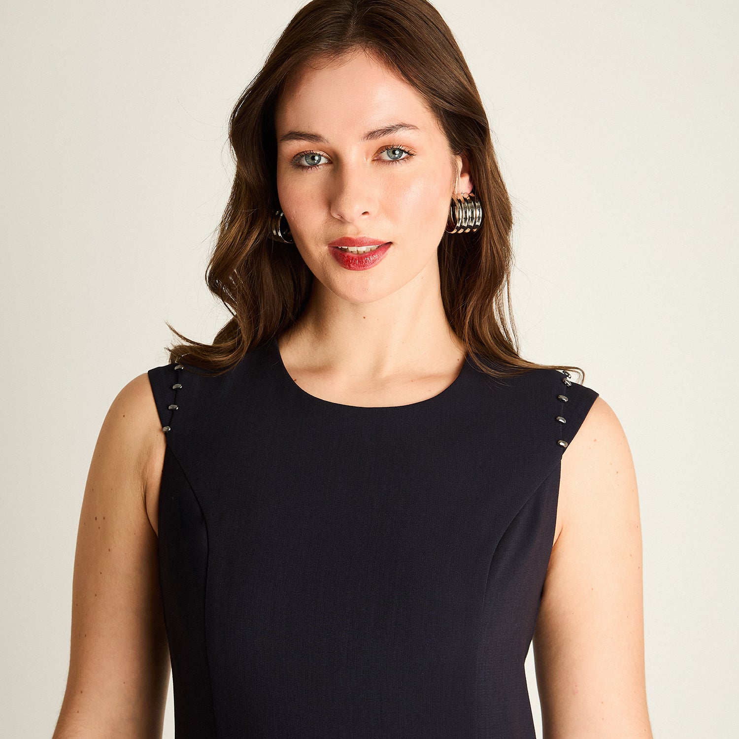 Vestido Azul con Detalles en Hombros