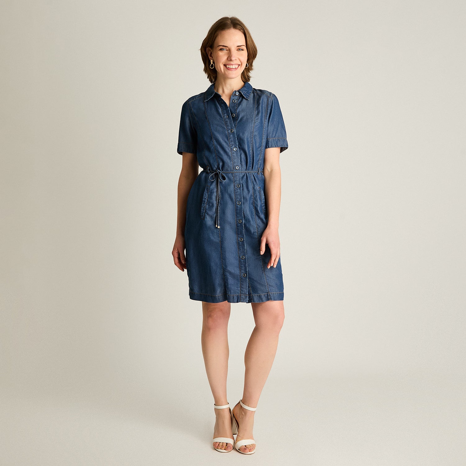 Vestido Corto Azul Camisero con Cintura Ajustable