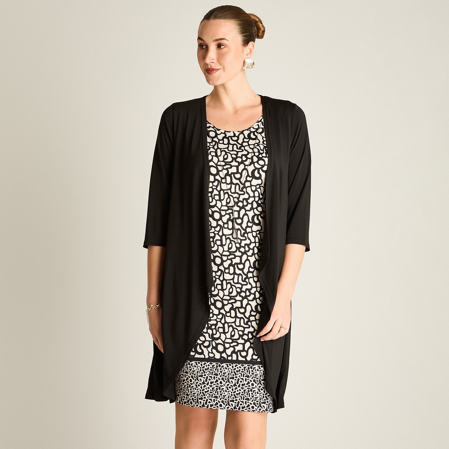 Vestido Negro Corto Capa Estampada - Lorenzo di Pontti