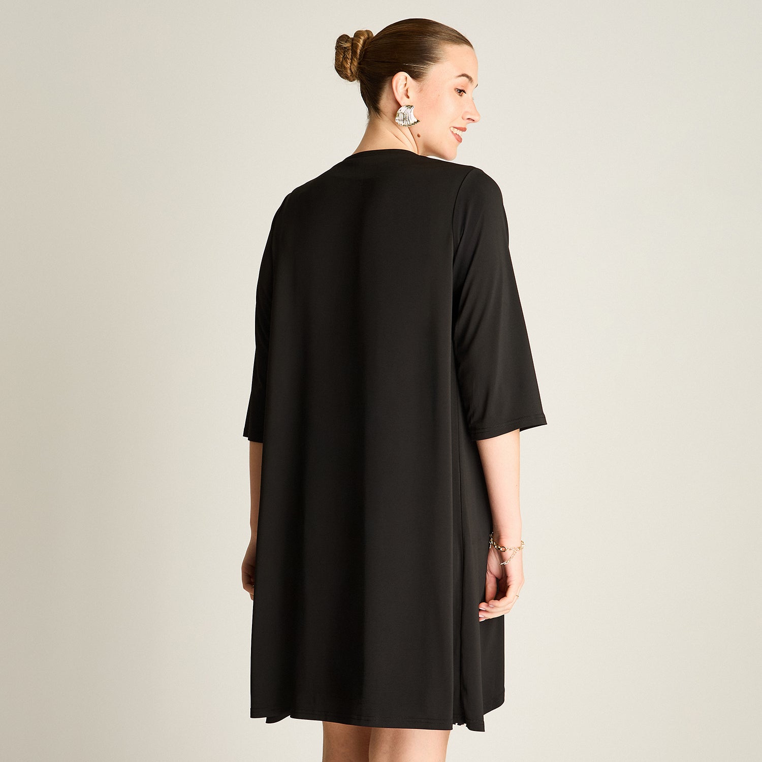Vestido Negro Corto Capa Estampada - Lorenzo di Pontti